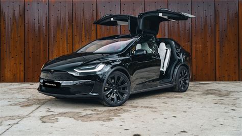 Tesla Model X Plaid Vcentrum