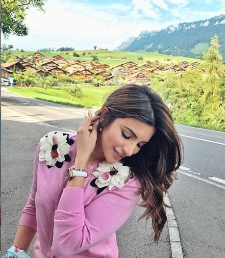 hot pics shama sikander flaunts her perfectly toned legs in sultry photo