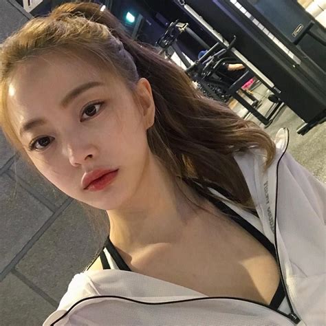 Instagram Post By 임보라boralim • May 3 2019 At 1113am Utc Ulzzang Girl Selca Lazy