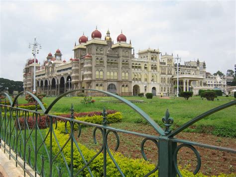 Tipu sultan was a ruler of the kingdom of mysore renowned for his bravery in the wars against the british east india company. Buy Tipu Sultan Fort and Palace Tickets Online @ Insider.in