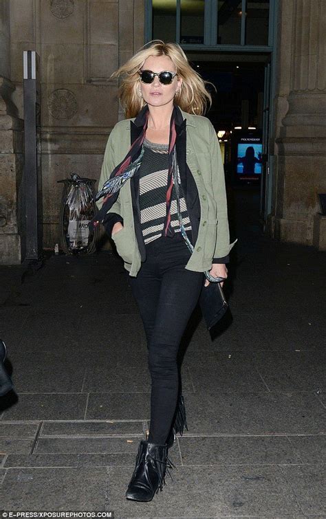 Kate Moss Opts For The Train Following Her Recent Flight Fiasco Kate Moss Outfit Kate Moss