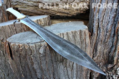 Handcrafted Fallen Oak Forge Kraken Full Tang Leaf Blade Sword