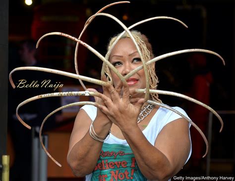 Ayanna Williams Displays Her 23 Inch 58 Centimeter Nails At A Book