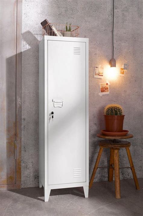 Löcher sind falsch vorgebohrt, dadruch steht der schrank dementsprechend schief und ist auch sehr instabil. Home affaire Schrank aus massivem Kiefernholz | Schrank ...