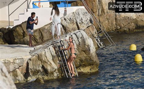 lady victoria hervey sexy seen flashing her nude ass at the hotel du cap eden roc in cap