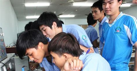 Khi sở gd&đt công bố điểm chuẩn, 3gvinaphone.com.vn sẽ cập nhật thông tin đến các bậc phụ huynh và các em học sinh sớm nhất có thể để biết được mình có đậu vào trường mơ ước hay không. Điểm chuẩn trúng tuyển lớp 10 năm học 2021- 2022 Tỉnh Đắk ...
