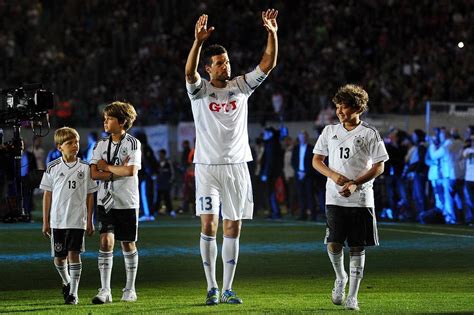 Emilio là con trai thứ hai, anh trai của jordi (sinh năm 2005) và em trai của louis (sinh năm 2001). Louis Ballack | Tumblr
