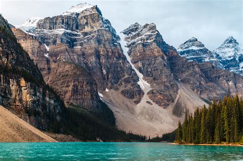 A Comprehensive Guide To Visiting Moraine Lake In