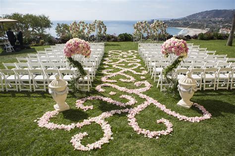 Wedding Flowers How To Create A Floral Aisle Runner