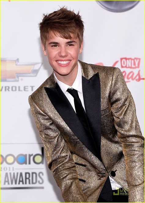 Selena Gomez And Justin Bieber Kiss At Billboard Awards Justin Bieber Photo 22289530 Fanpop
