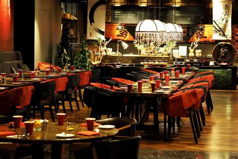 Перевод слова dine, американское и британское произношение, транскрипция, словосочетания, однокоренные слова, примеры использования. The Best Fine Dining Restaurants In Bangkok