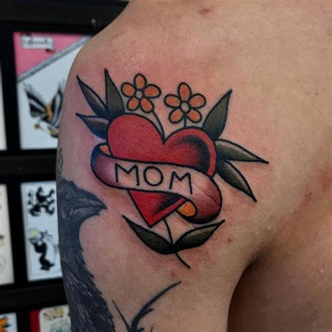 Mom Heart And Banner Tattoo On The Shoulder