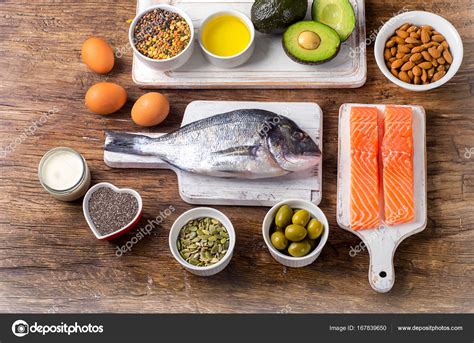 La principal fuente de ácidos grasos omega 3 es el pescado. Food Rich In Omega 3 Stock Photo C Bit245 167839650