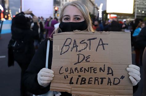 Argentina anuncia cuarentena estricta para combatir segunda ola de coronavirus. Escasa adhesión en la marcha contra la cuarentena en ...