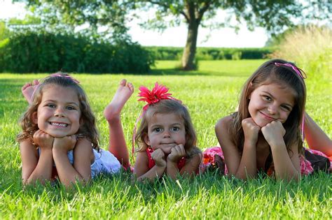 Little Girl Pretty Grass 3 Girls Adorable Sightly Sweet Nice
