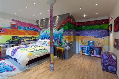 20+ guest rooms that are sure to impress. small-graffiti-bedrooms