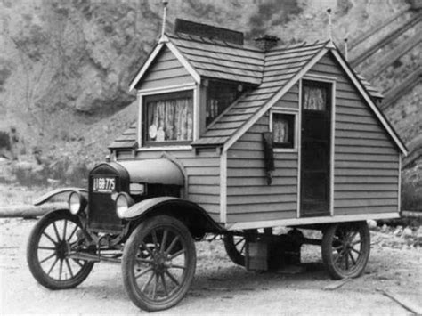 Vintage Photos Of 12 Crazy Wooden Homes On Wheels From The Early 20th