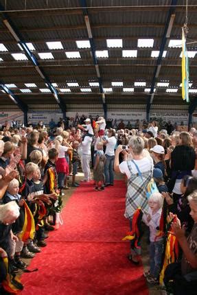 Seit über 45 jahren und in mittlerweile 18 filialen in ganz norddeutschland verwirklichen wir. Empfang Thomsen 2008