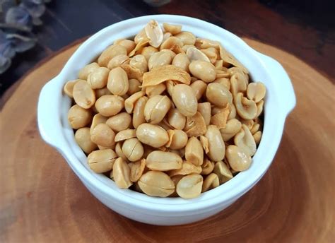 1 batang daun bawang, iris halus. Resep Kacang Bawang Renyah, Gurih dan Mudah, Hanya 5 Langkah