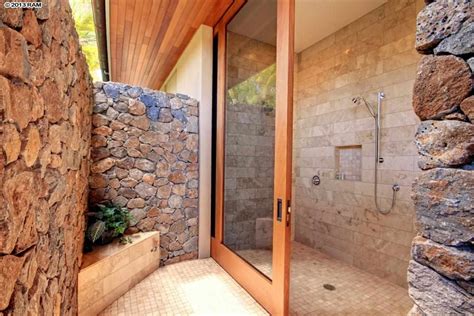 Super Cool Indooroutdoor Shower In Kaanapali Maui