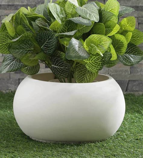 Oyoy small round planter, grey & anthracite. Buy White Polystone Round Planter By Yuccabe Italia Online ...