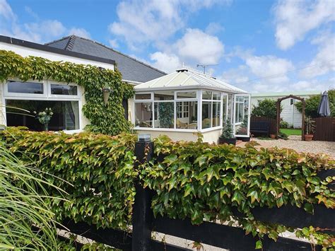 Find your perfect holiday cottage near to a beach with north wales holiday cottages. Beach Cottage LL185BG is located between Denbighshire and ...