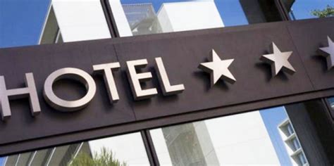Terdapat beberapa hotel di jakarta yang menjadi hotel isolasi mandiri bagi mereka yang baru saja tiba dari luar negeri. Paket Karantina Mandiri, Terobosan Hotel Berbintang di ...