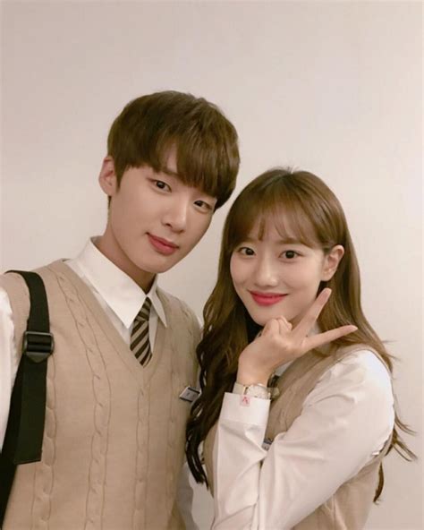 '에이틴' 하민 역 김동희, 에이프릴 이나은과 훈훈한 투샷 ...