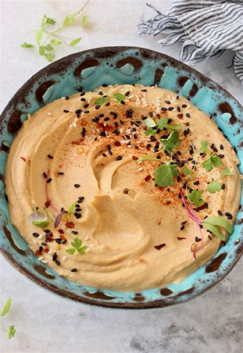I know all too well how tempting it is to just buy a tub of it in the store. Easy Oil Free Hummus Recipe • Veggie Society