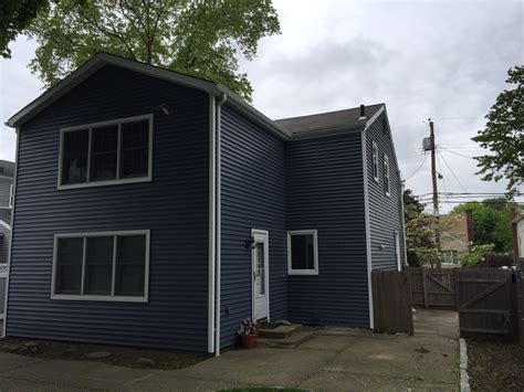 So if you consider having vinyl siding for your ranch house's exterior, here are fifteen ideas that may inspire you. Pacific Blue Siding | Alpha Pacific Blue Vinyl Siding
