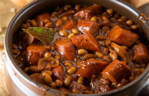 Lima beans are low in calories, but provide the dog with the necessary amounts of iron, fiber and vegetable protein. Boston Bean Hot Dog Hot Pot - Wikinger Hotdogs