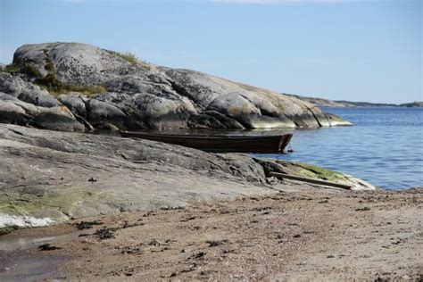 Ut på nye eventyr og øyhopping fant vi en strand. Søndre Sandøy Offentlig gruppe | Facebook