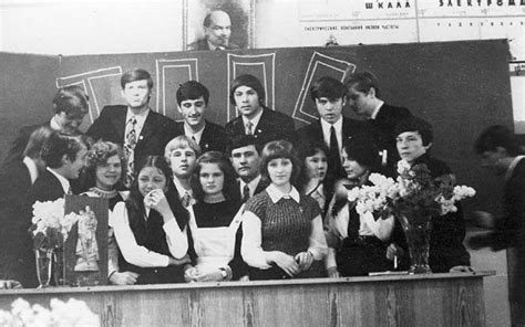Именно поэтому последний звонок нуждается в вашей поддержке. Как проходил последний звонок в советских школах