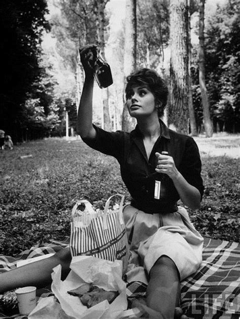 Explora 488 fotografías e imágenes de stock sobre sophia loren young o realiza una nueva. Young Sophia Loren Pictures, Photos, and Images for ...