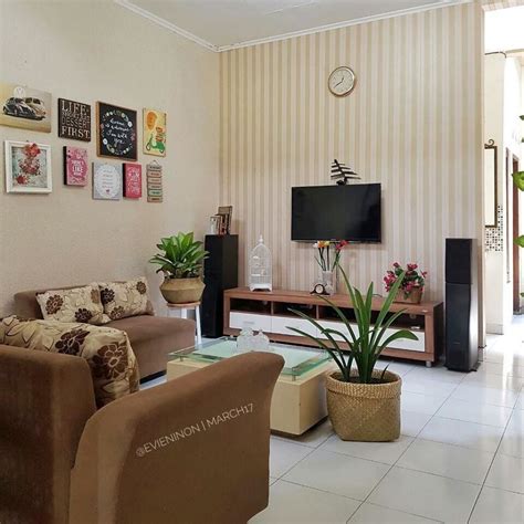 Untuk menghadirkan ruang tamu yang minimalis tentu peranan model sofa yang sesuai adalah hal yang sangat perlu diperhatikan. Gambar Ruang Keluarga Minimalis Modern - MUS Desain