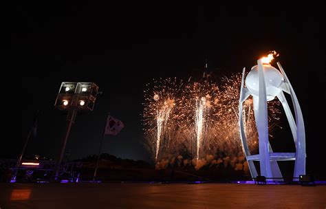 El inicio del final de los juegos olímpicos de tokio 2020 se desarrolla en estos momentos en el estadio olímpico de la ciudad sede, donde los atletas que aún permanecen en la villa olímpica desfilarán para dar el cerrojazo y pasar la estafeta a parís 2024. 32 imágenes de la espectacular ceremonia de clausura de ...