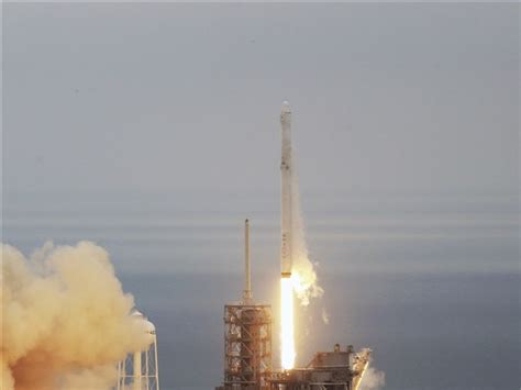 Spacex Launches Rocket From Historic Moon Pad The Blade