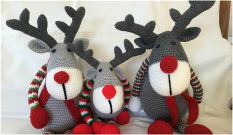 I am gearing up for the holidays + thought i would share an easy + fun diy for your walls using an old shirt, some felt + a drop. Amigurumi Reindeers Free Crochet Patterns | Crochet ...
