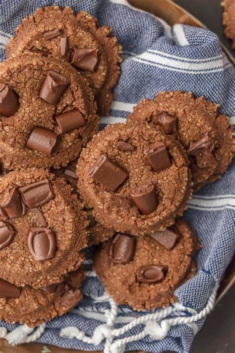 As almond flour does not contain gluten, low carb cookies are always softer than their wheaten counterparts. Chocolate Sugar Cookies (FLUFFY Cookies) - The Cookie Rookie®
