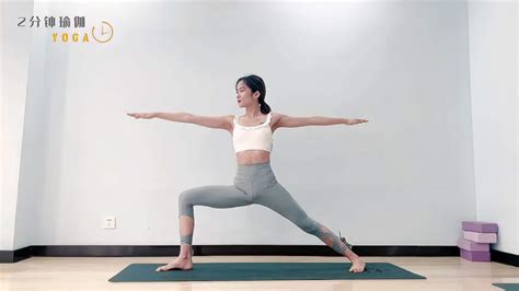 瑜伽初学者，分享2个经典体式给你，在家练，越练越美丽 体育 健美健身 好看视频