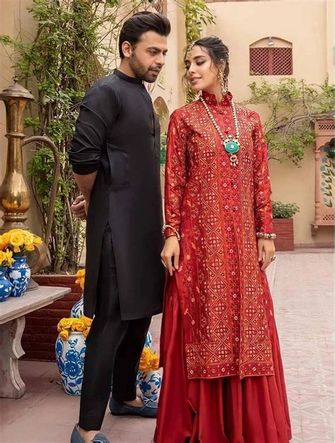 Suno Chanda Couple Iqra Aziz And Singer Farhan Saeed Photoshoot For So