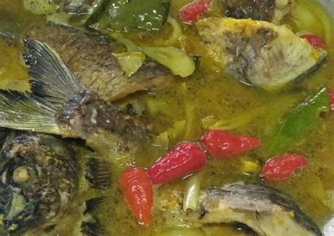 Selengkapnya, langsung saja simak di sini, ya. Resep Ikan mas dan bawal bumbu kuning kemangi oleh Puspita ...