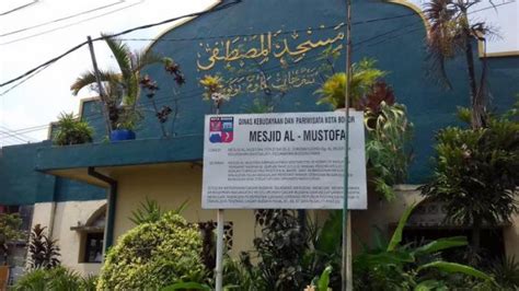 Walau bagaimanapun, isteri atau suami pegawai boleh menggunakan kemudahan tambang 1 lampiran a borang permohonan kemudahan tambang mengunjungi wilayah asal (pekeliling perkhidmatan bilangan 22 tahun 2008) (sila gunakan lampiran. Wisata Religi Mengunjungi 7 Masjid Indah dan Bersejarah di ...