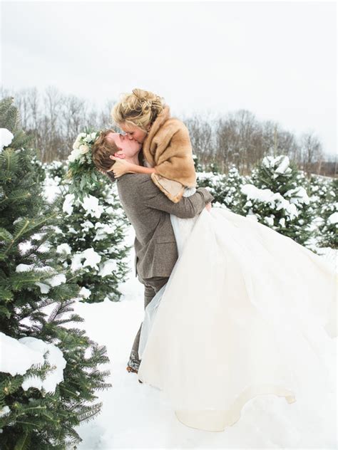 6 Tips For Taking Gorgeous Snowy Winter Wedding Pictures