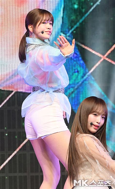 아이즈원 안유진 `손도 예쁘네` Mk포토 Mk스포츠