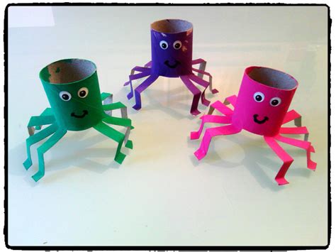 Avec nos jeux et activités manuelles, vous aurez de quoi occuper vos enfants pendant des heures. Des araignées colorées - | Décoration halloween ...