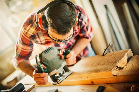 4 Tips For Operating Woodworking Machinery Safely