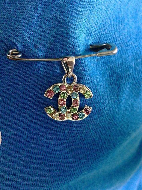 Read this step by step how to make enamel pins guide to avoiding mistake while you make the design and find supplier. Easy Brooch With Pendant · How To Make A Safety Pin Brooch ...