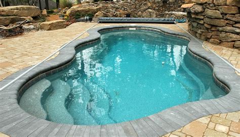 How much chlorine in pool. How Much Chlorine Should Be Used in a 1000 Gallon Pool ...