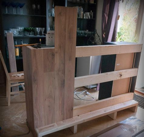 De acum înainte savurează fiecare masă la înălțime, pe scaune de bar. Bartresen selber bauen - 32 DIY Ideen und Anleitung
